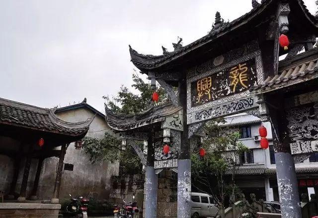 车祸现场三人殒命？警方回应